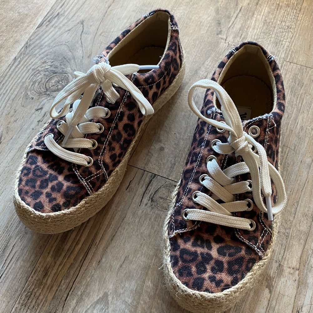 Boutique leopard 1” platform